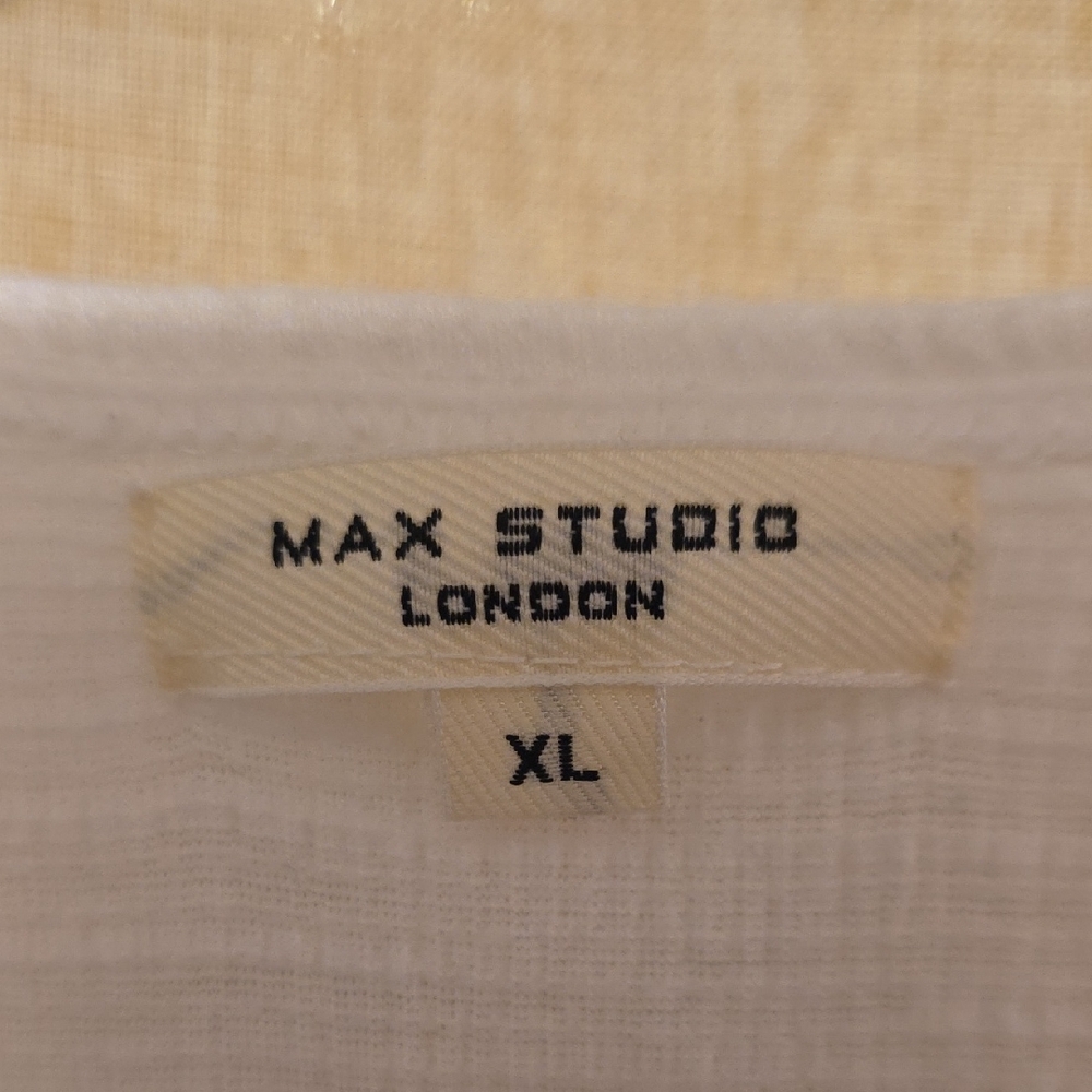 Max Studio White Ruched V-Neck Top - Picture 3 of 4